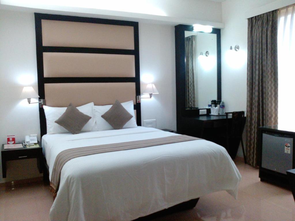 Pattom Royal Hotel Тривандрум Экстерьер фото