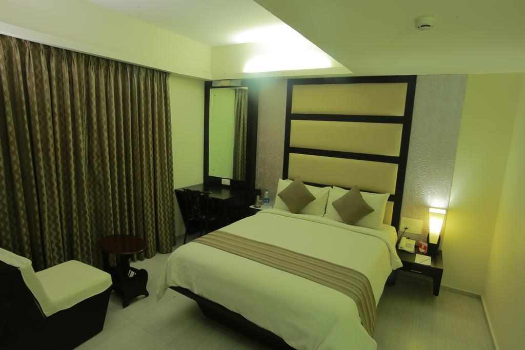 Pattom Royal Hotel Тривандрум Номер фото