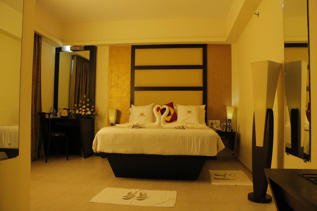 Pattom Royal Hotel Тривандрум Экстерьер фото