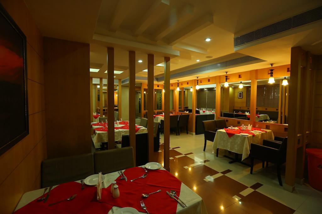 Pattom Royal Hotel Тривандрум Экстерьер фото