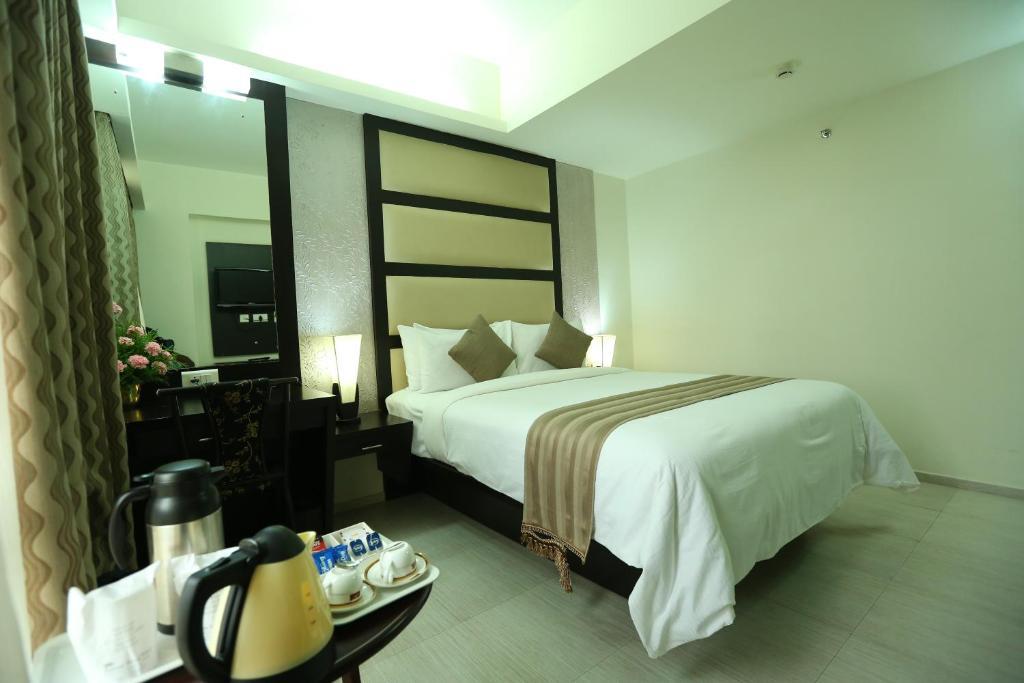 Pattom Royal Hotel Тривандрум Экстерьер фото