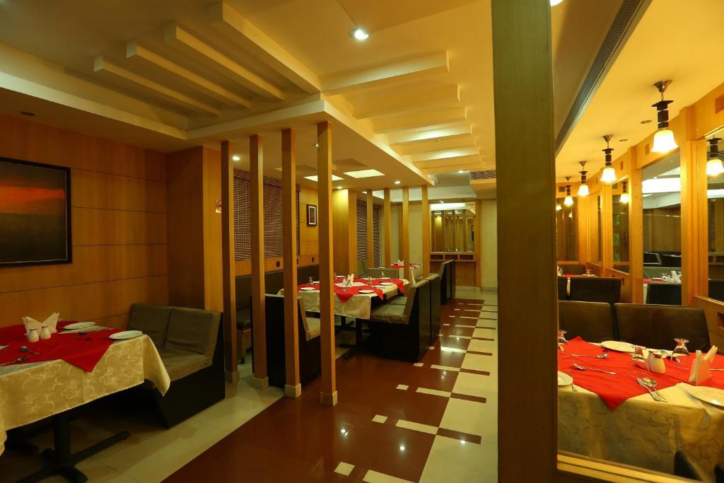 Pattom Royal Hotel Тривандрум Экстерьер фото