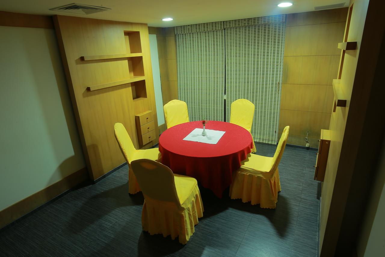 Pattom Royal Hotel Тривандрум Экстерьер фото